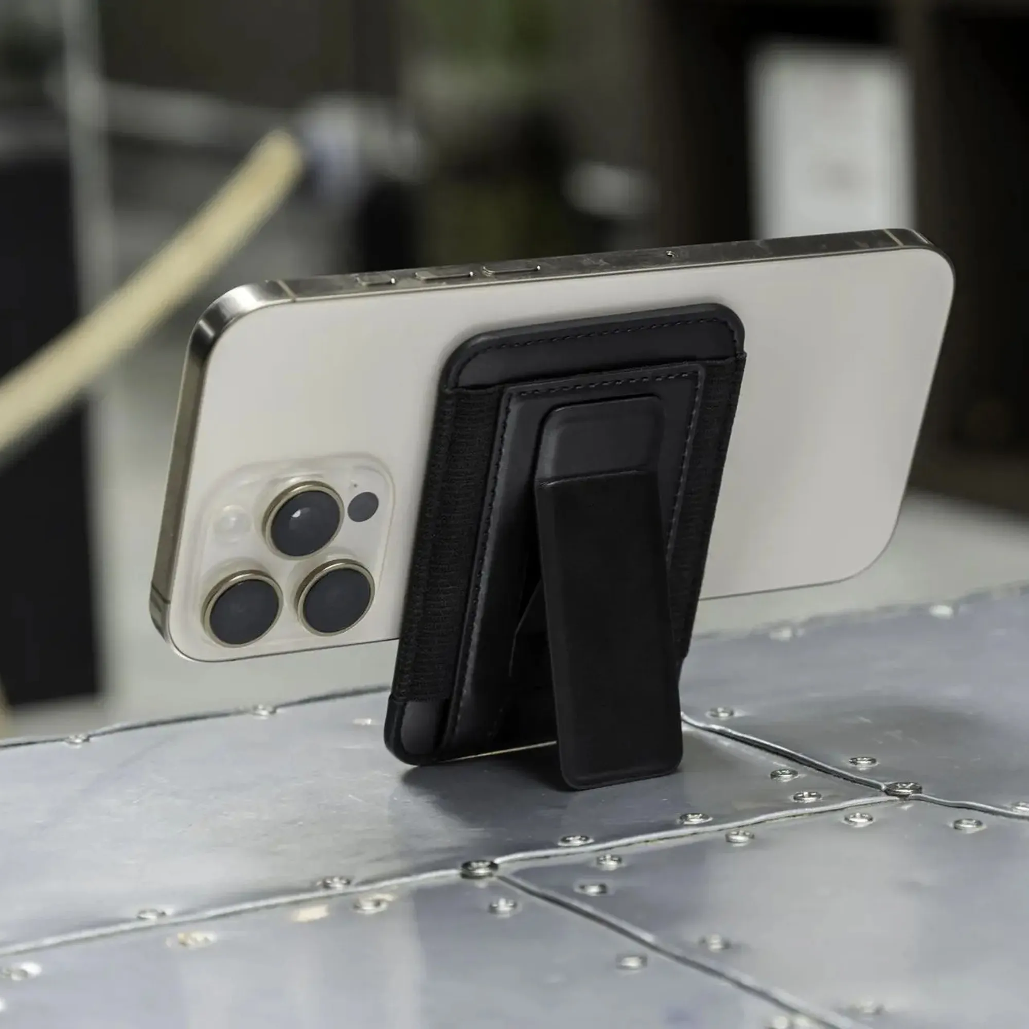 Картхолдер magsafe с подставкой для смартфона «Wally stand», черный